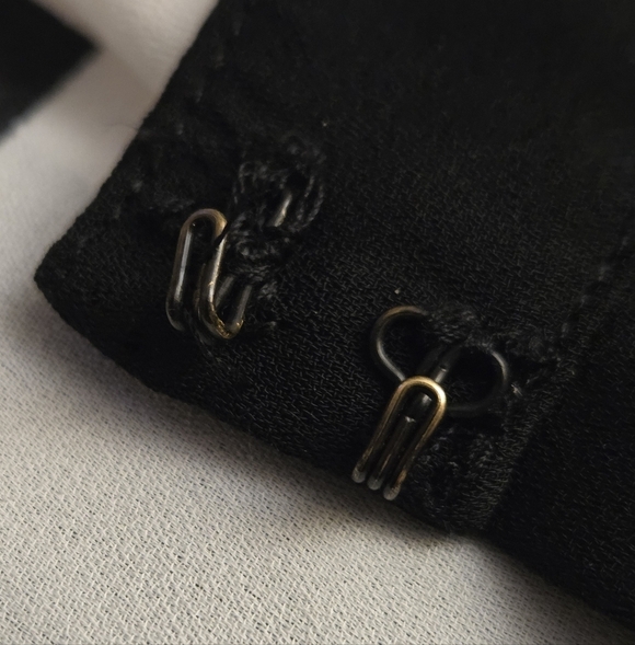 Trouvé Black and White Sleeveless Halter Top - Picture 8 of 9